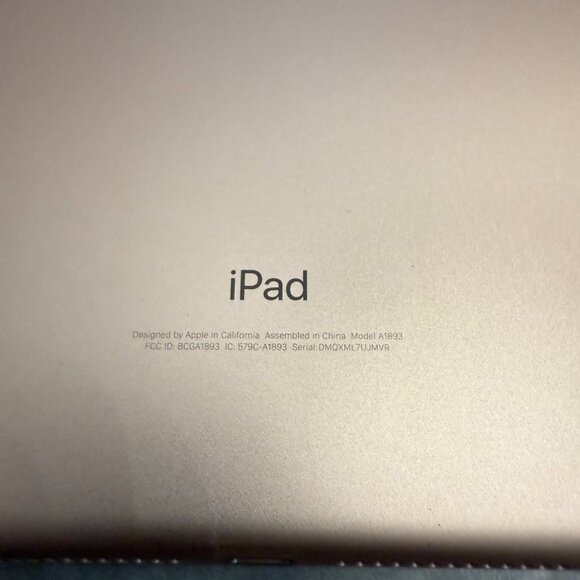 Apple iPad (6th Generation) - 32GB Wi-Fi - Gold - Picture 3 of 10